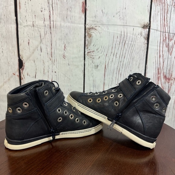 STUART WEITZMAN women’s high top sneakers dark navy blue riveted size 7.5 GUC - Picture 7 of 16